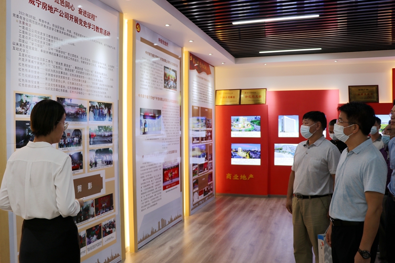 參觀威寧青運(yùn)村黨性教育基地.JPG